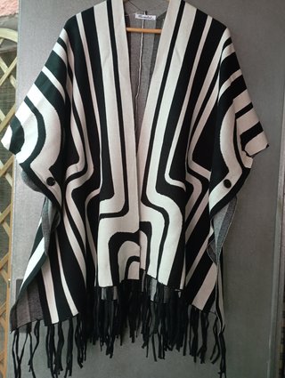 Poncho señora rayas blanco y negro