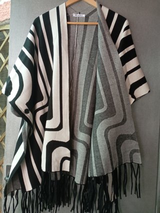 Poncho señora rayas blanco y negro