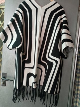 Poncho señora rayas blanco y negro
