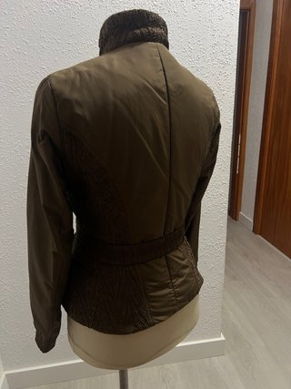 Chaqueta entallada con cinturón