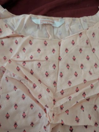 Blusa rosa con estampado floral