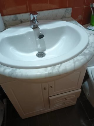 Mueble de baño con lavabo de mármol