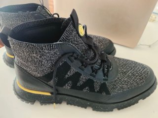 Botas Cole Haan Negras y Grises