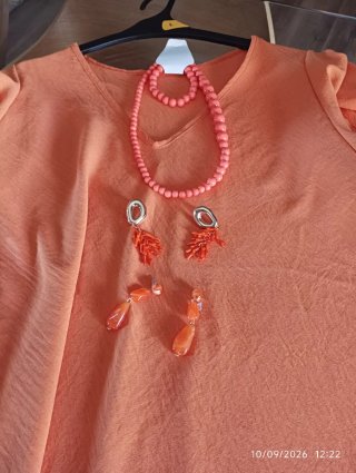 Vestido naranja talla única con collar