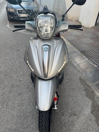 Piaggio Beverly 350 Maxi Scooter 2012
