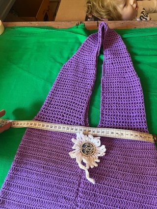 Bolso de Ganchillo Morado Flores Blancas