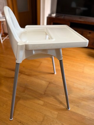 Trona blanca para bebé