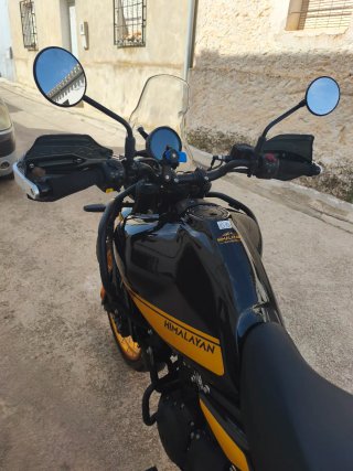Royal Enfield Himalayan 450 .