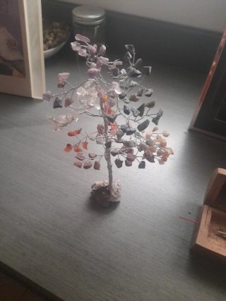 Albero decorativo in pietra e metallo