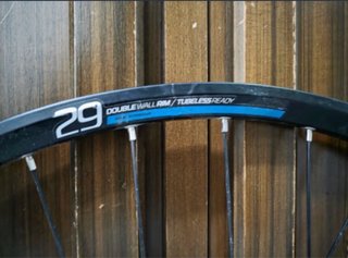 Rueda 29 12x148 preparada para tubeless