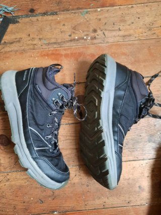 Botas Quechua hombre negras y grises
