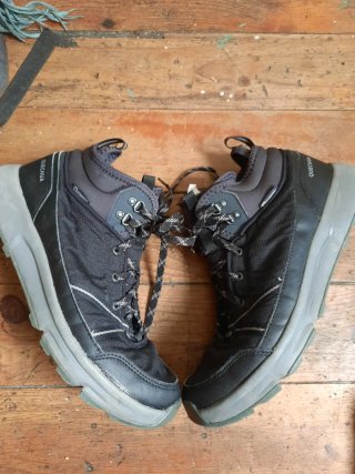 Botas Quechua hombre negras y grises