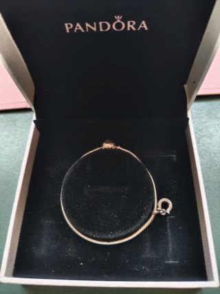 Pulsera a estrenar Pandora Plata + Charm + Caja