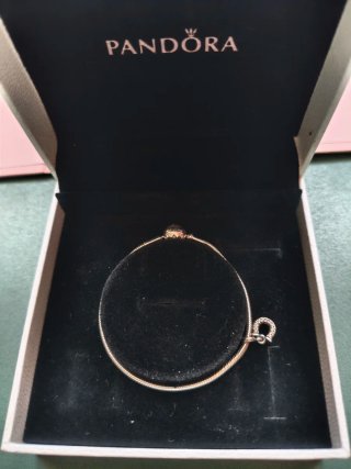Pulsera a estrenar Pandora Plata + Charm + Caja