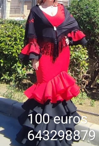 Traje de flamenca rojo y negro