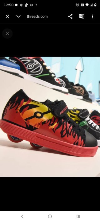 Zapatillas Heelys con ruedas y diseño de fuego