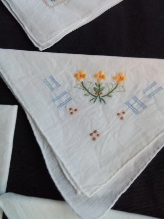 Pañuelos antiguos de hilo de batista bordados