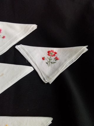 Pañuelos antiguos de hilo de batista bordados
