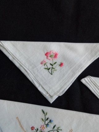 Pañuelos antiguos de hilo de batista bordados