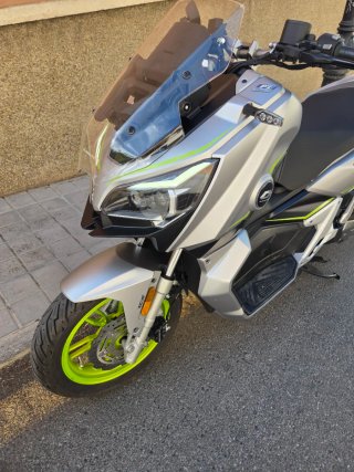 Maxi Scooter QJMOTOR Plata y Verde con garantía