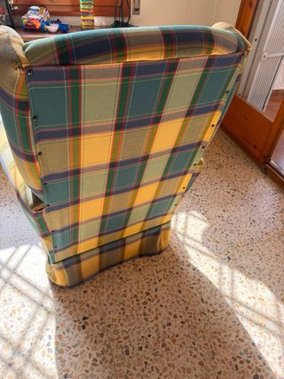 Sillón orejero tela cuadros