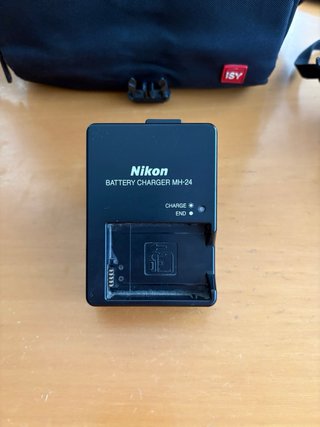 Nikon D3100 + 2 objetivos + funda + cargador