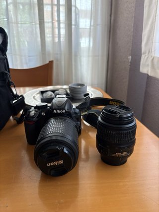 Nikon D3100 + 2 objetivos + funda + cargador