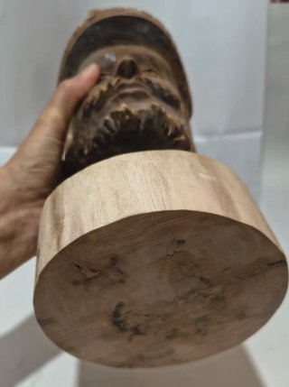 Scultura testa Paladino in legno