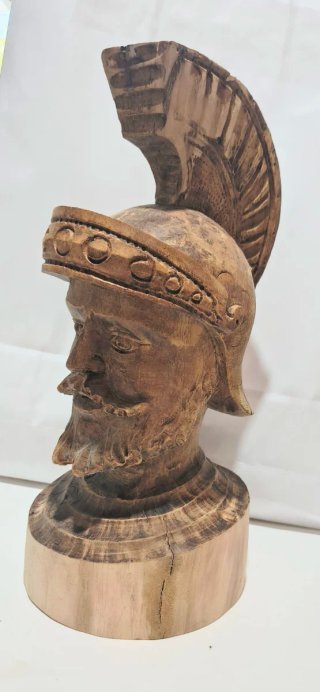 Scultura testa Paladino in legno