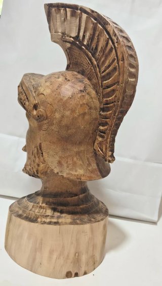 Scultura testa Paladino in legno