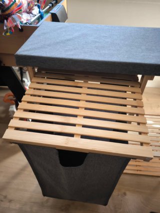 Mueble de planchar con estantes
