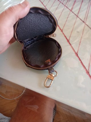 Monedero redondo estilo Louis Vuitton