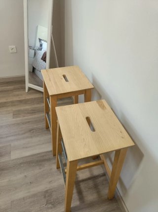 Sillas altas de madera (2 unidades)