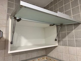 2 Vitrinas Blancas con Puerta Abatible