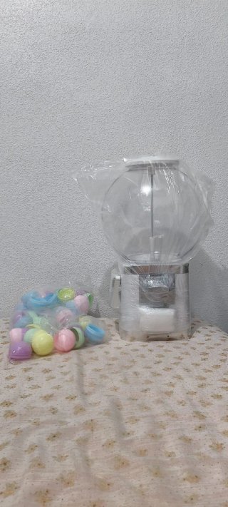 Máquina de bolas con huevos sorpresa