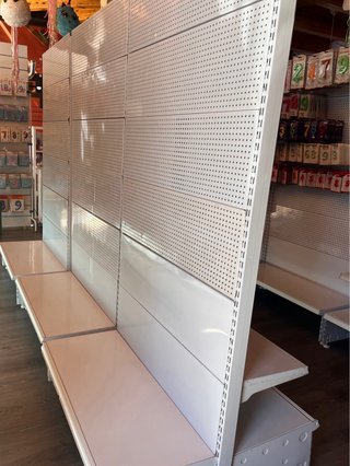 Estanterías de comercio metálicas blancas