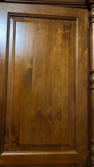 Armario de madera maciza