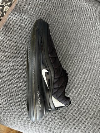 Nike Air Max 720-818 Black / Metallic Silver