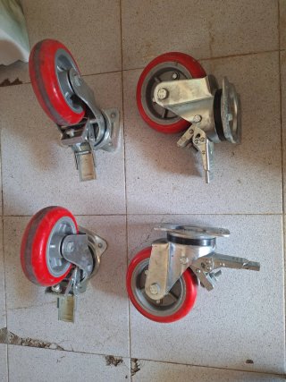 5 Ruedas giratorias y una fija industriales con fr
