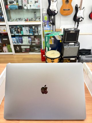 MacBook Pro 16” 2019 i7 16GB RAM 2TB SSD