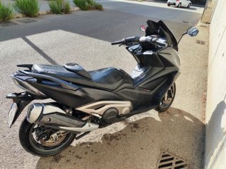 Kymco AK550 Maxi Scooter Negra