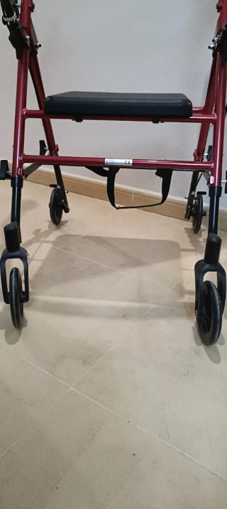 Andador 4 ruedas con asiento
