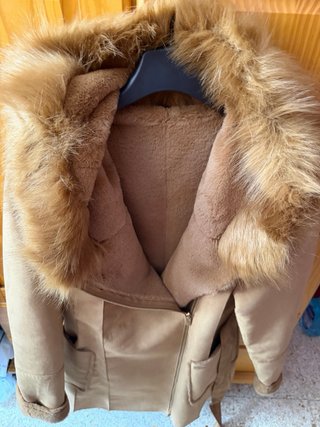 Abrigo Salsa Talla S con Capucha y Pelo