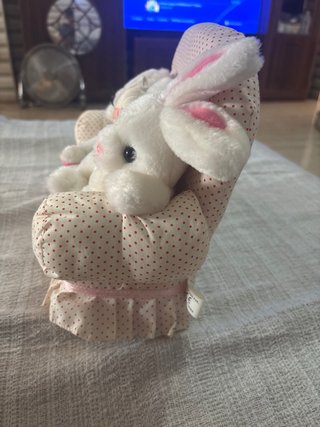 Sillón de peluche con conejito y oso