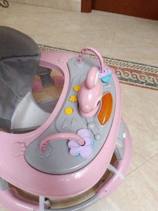 Andador bebé rosa con capota