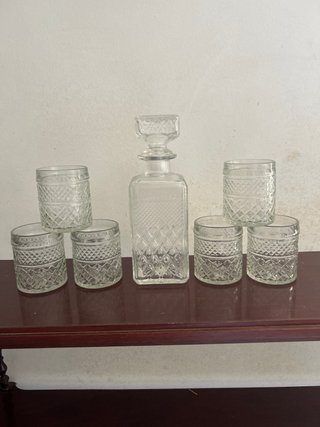 Licorera y 6 vasos de cristal