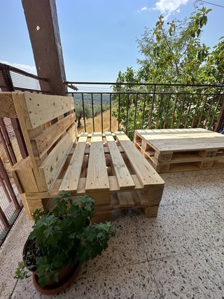 Sofá y mesa de palets de madera