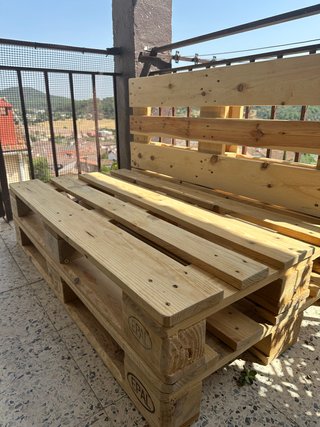 Sofá y mesa de palets de madera