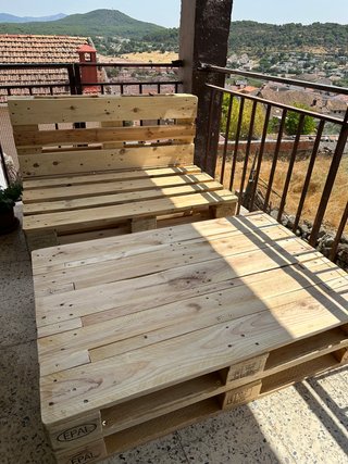 Sofá y mesa de palets de madera