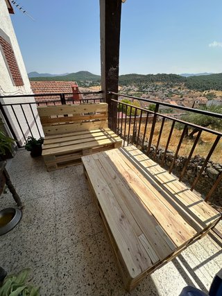 Sofá y mesa de palets de madera